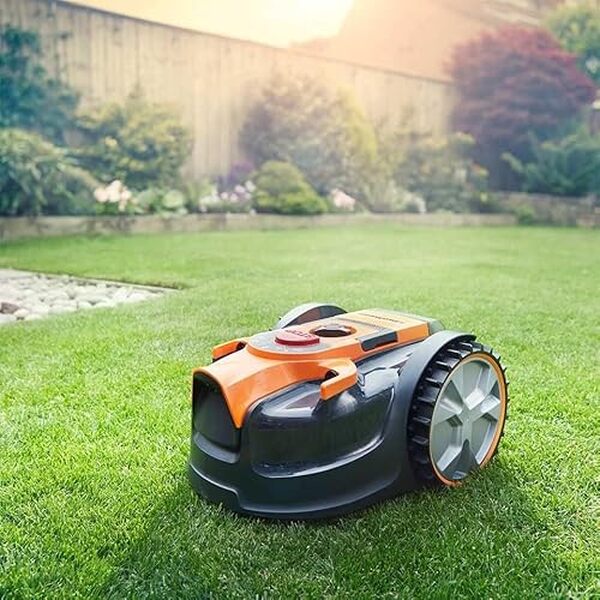 Découvrez notre évaluation approfondie de la lawnmaster OcuMow™, la tondeuse robot innovante pour entretenir sans effort votre pelouse de 150 m² grâce à sa technologie sans câble. Idéale pour les petits jardins.