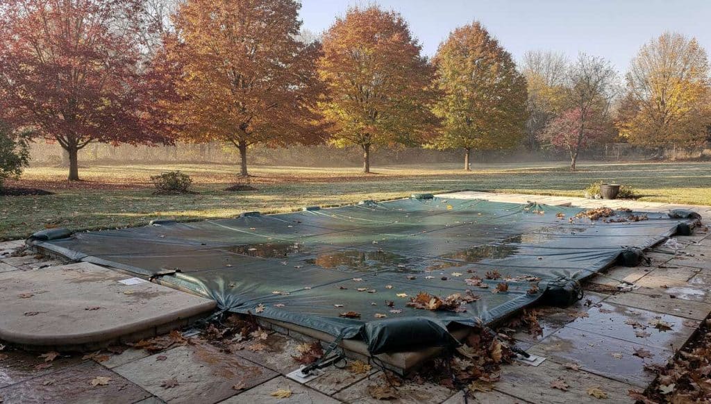 Hivernage : comment Préparer Votre Piscine pour l'Hiver ?