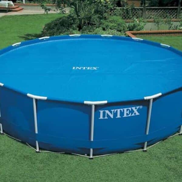 Découvrez notre test complet de la piscine prism frame Intex modèle 28734NP : avis, avantages et entretien pour un été réussi