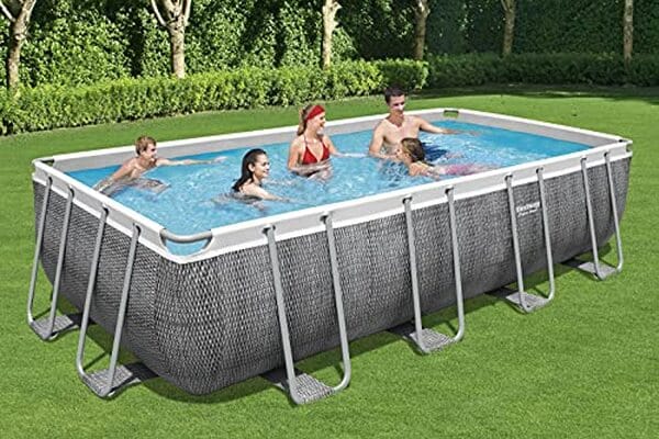 Découvrez notre test en profondeur de la piscine tubulaire rectangulaire Bestway Power Steel 549x274x122 cm en finition rotin pour un été rafraîchissant et élégant dans votre jardin.
