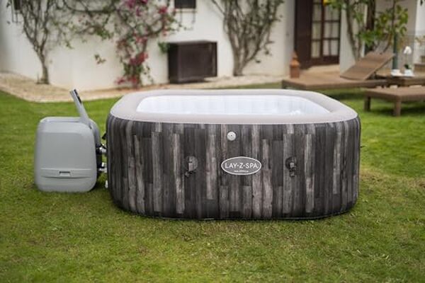 Découvrez notre test détaillé du jacuzzi gonflable Bestway Majorca HydroJet Pro. Performances, confort, avis et conseils pour une relaxation à la maison réussie.
