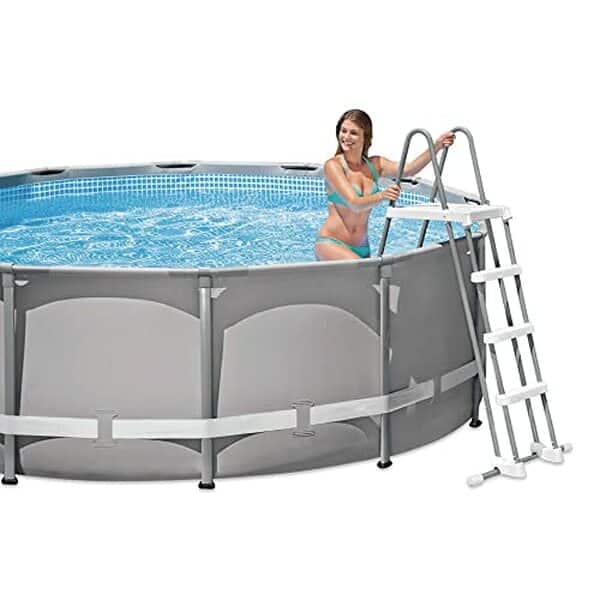 Découvrez notre test détaillé de l'échelle double sécurité Intex pour piscine 1m22 : avantages, caractéristiques et recommandations d'achat. 
