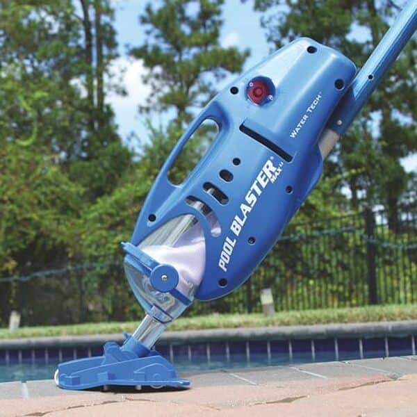 Découvrez notre test complet de l'aspirateur de piscine Water Tech POOL BLASTER Max Li sans fil : performances, autonomie et efficacité pour un nettoyage optimal de votre piscine. 