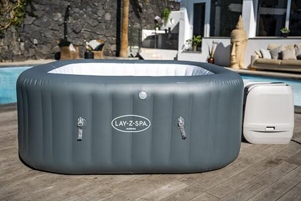 Découvrez notre test détaillé du spa Hawaii HydroJet Pro : caractéristiques, performances et avantages pour une relaxation optimale. Avis complet et honnête du meilleur spa du marché.