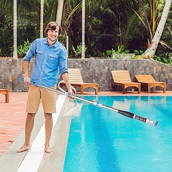 Découvrez notre test complet du balai aspirateur sans fil Outsunny : performances, autonomie et facilité d'utilisation pour nettoyer votre piscine et spa efficacement. 